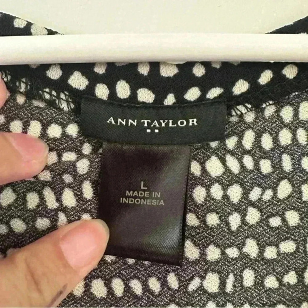Ann Taylor Women's V-Neck 3/4 Sleeve Black And White Abstract Blouse Size Large - Picture 6 of 9